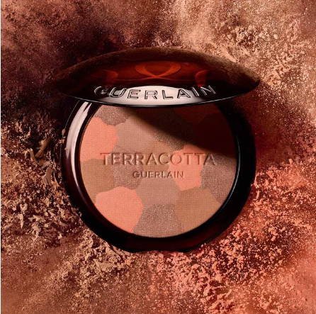 Natural “Glow-Boost” Terracotta Light – 96 % Naturally-Derived Ingredients